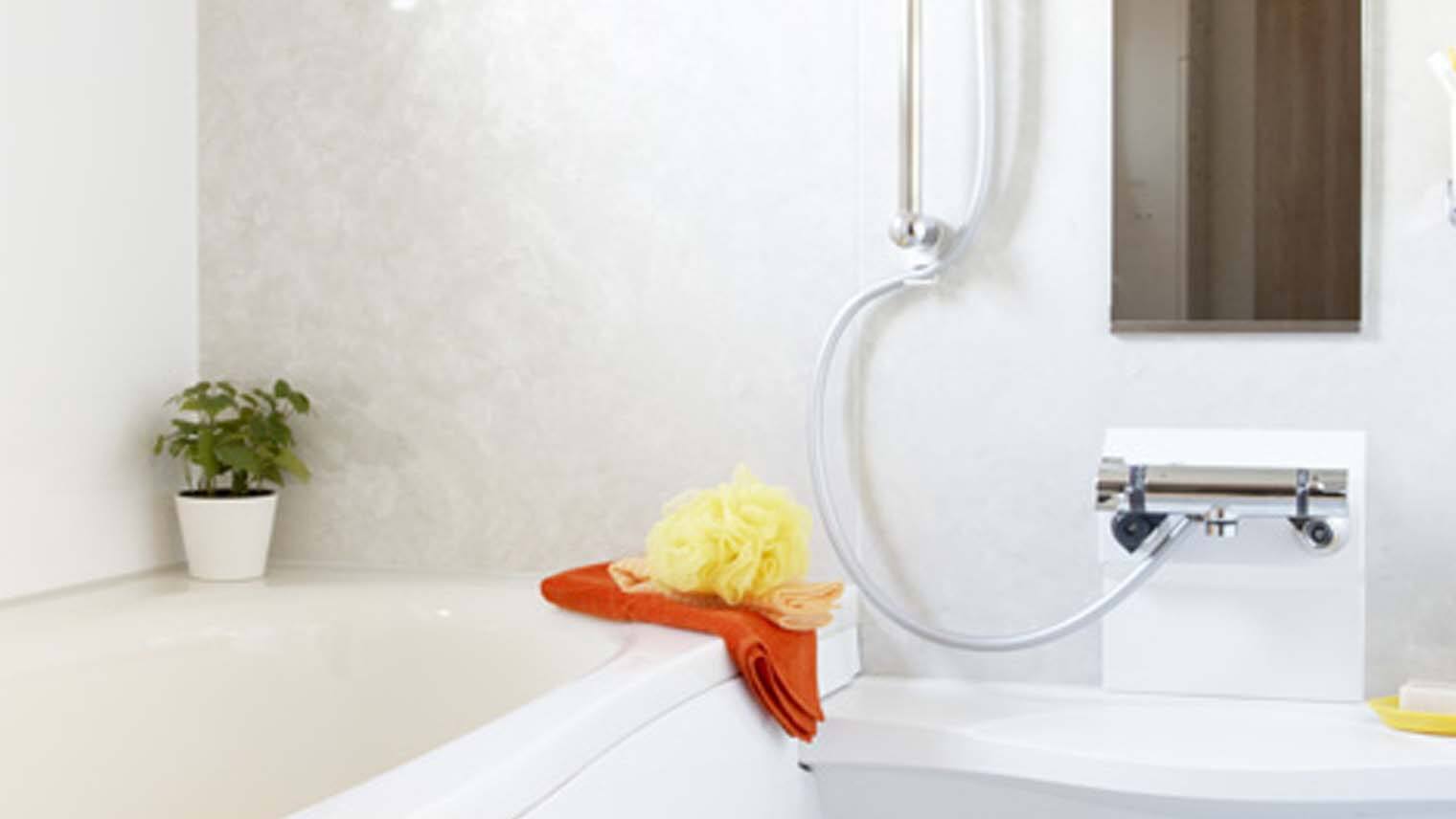 お風呂（浴室）の鏡がくもる主原因は水垢！日頃の簡単お手入れ・お掃除方法