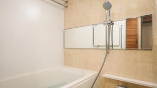 お風呂の鏡のくすみは水垢が主な原因！毎日できる簡単お手入れと掃除方法