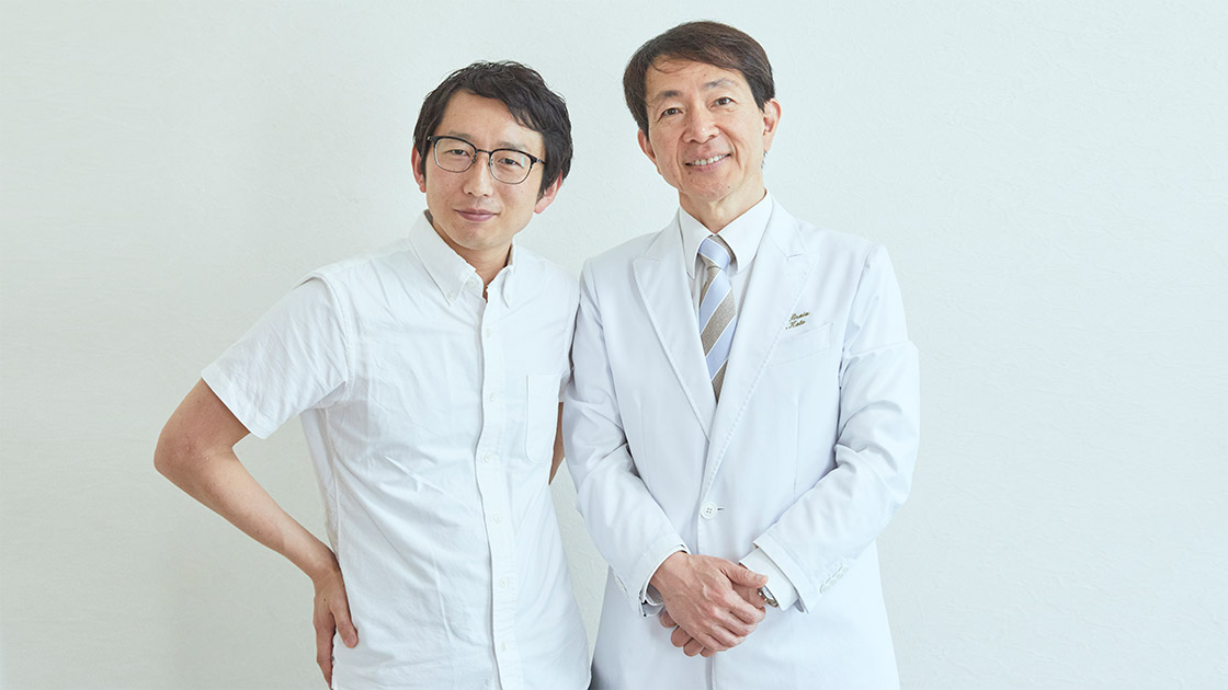 加藤先生（右）とライター・斎藤（左）