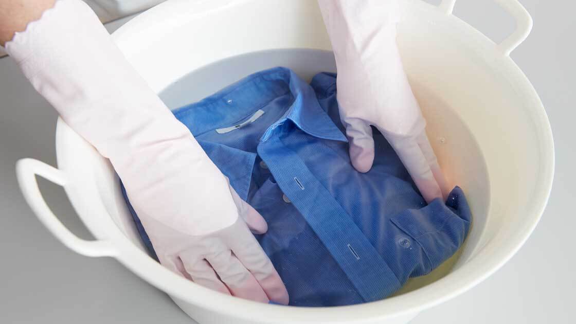 液体洗剤と液体酸素系漂白剤を合わせた洗浄液での「つけおき洗い」