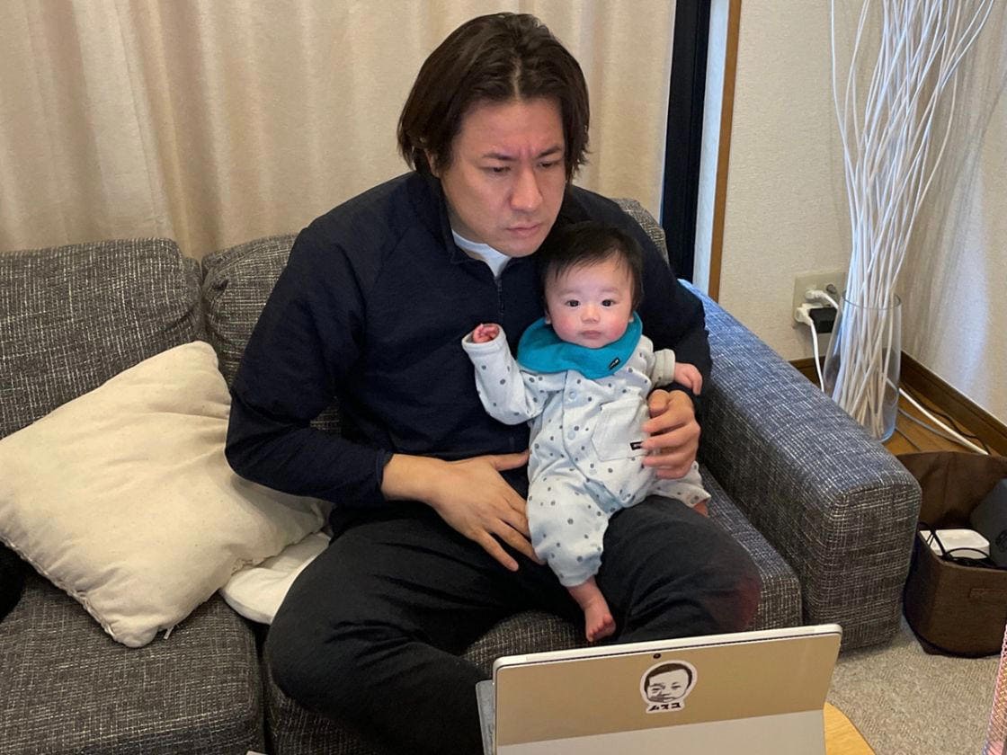 ヨッピーさんと赤ちゃんの写真