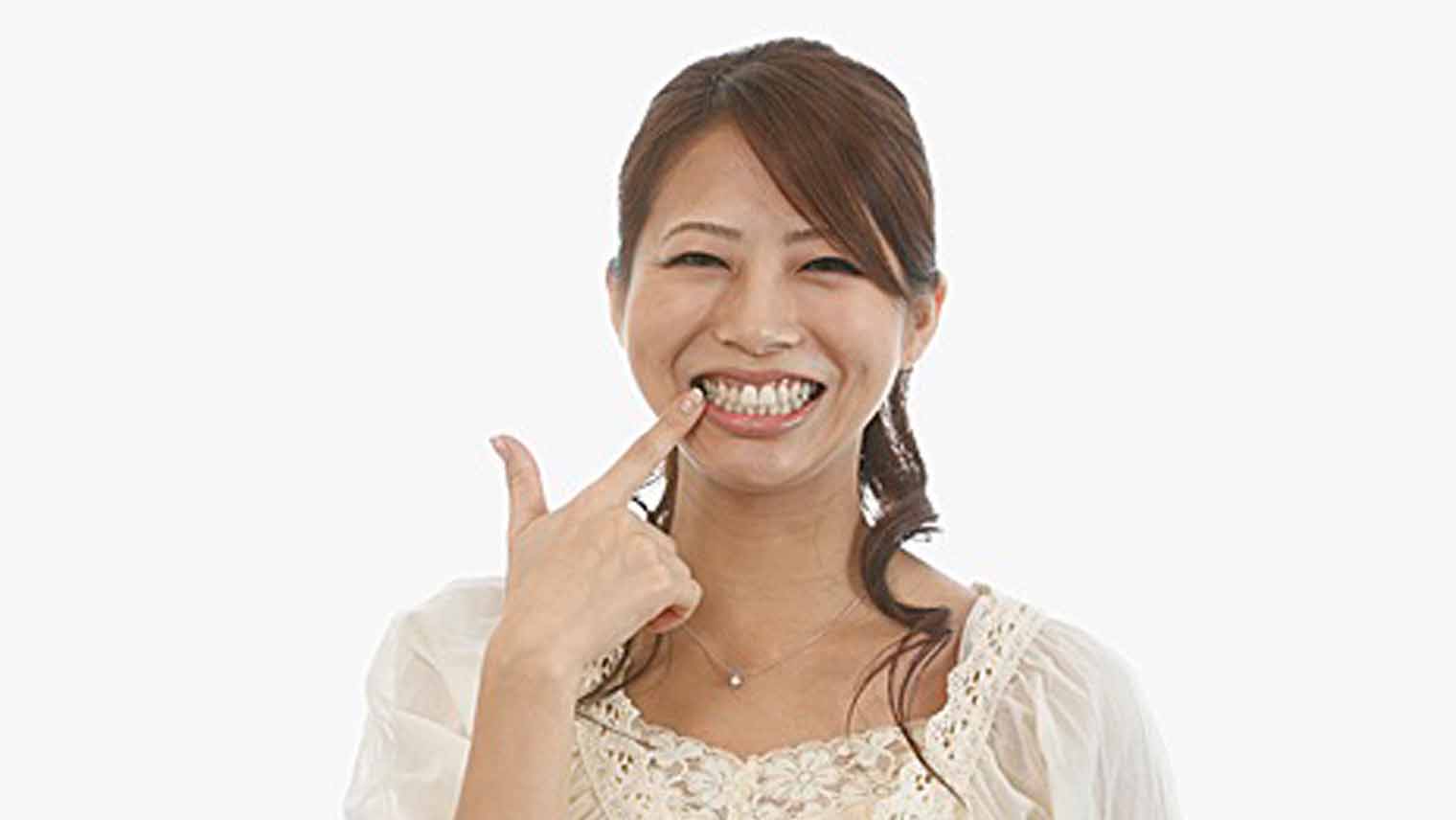 歯が白い人は何が違う？「歯の色」や「白さ」が人によって違う理由