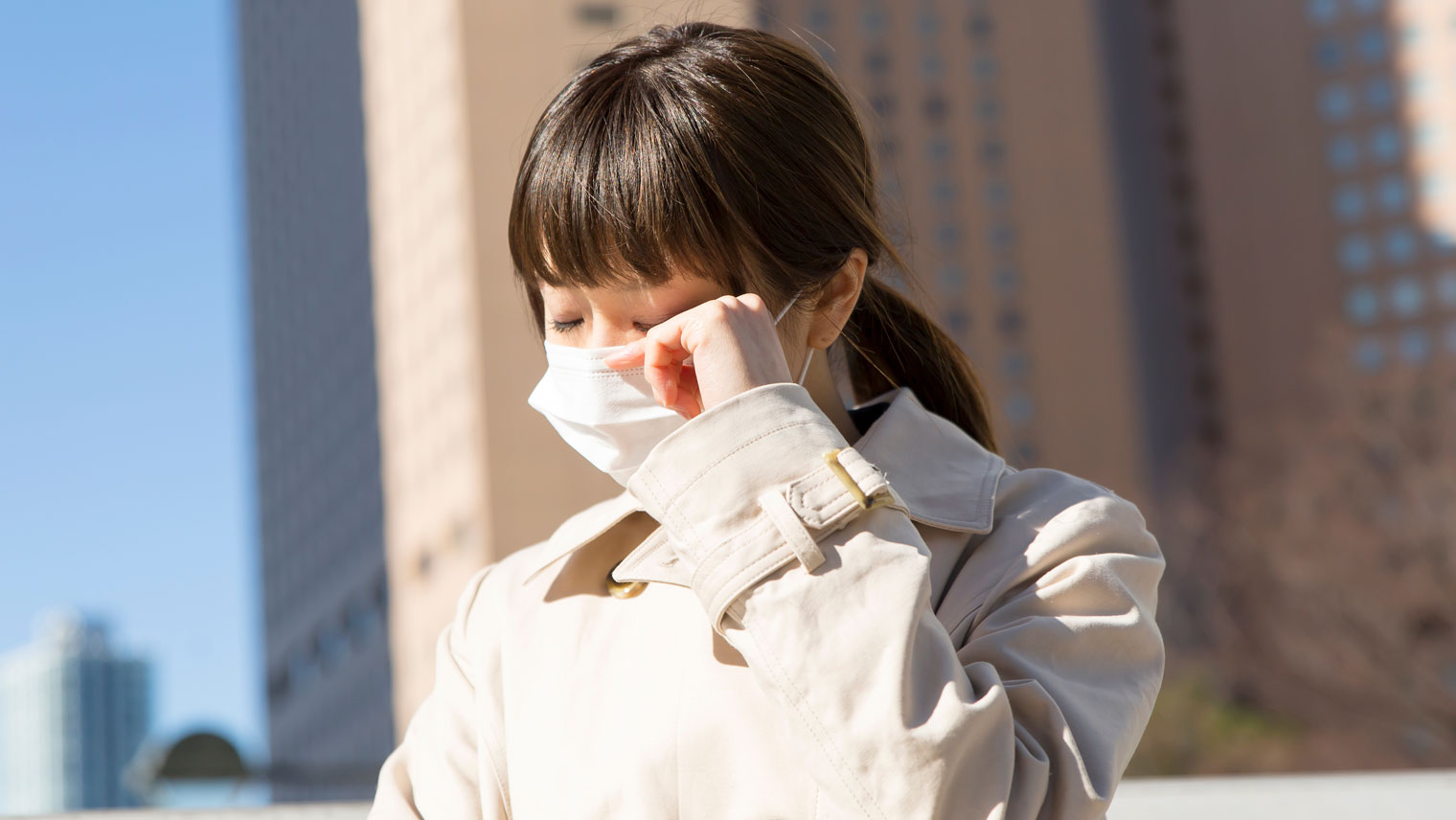 花粉症などで目がかゆい、のどがイガイガする...すぐにできる対処法・予防法