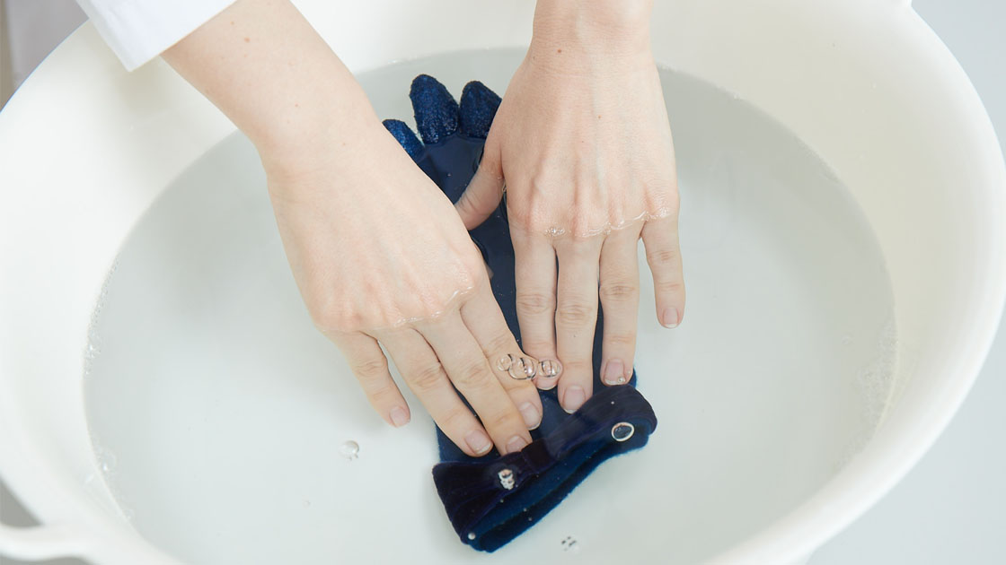 手袋　押し洗い　手洗い