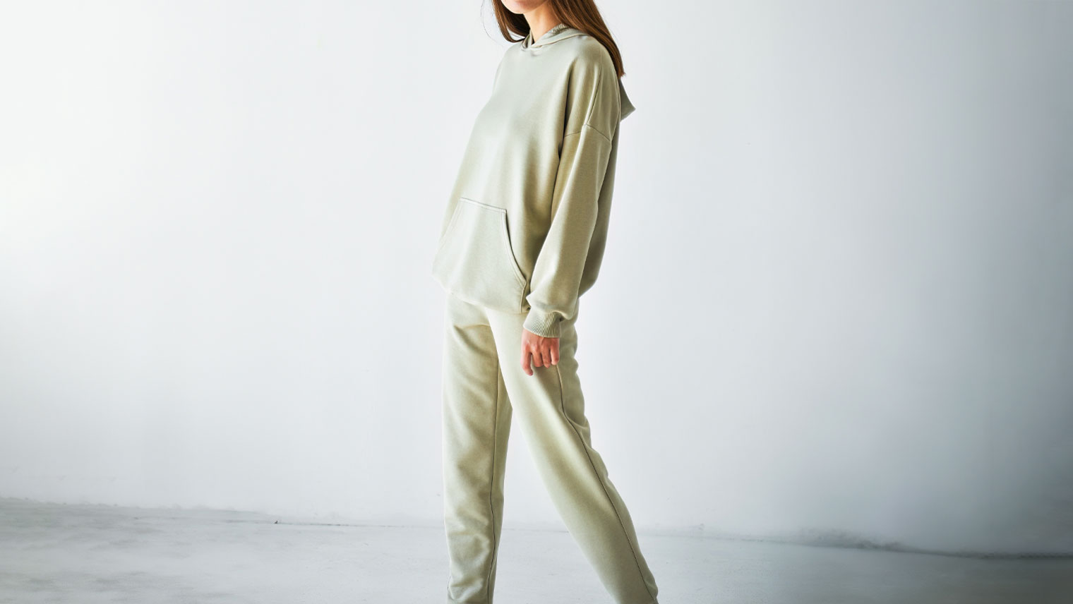 流行の「ゆるカジ」アイテム！スウェット素材を長持ちさせるための洗濯方法