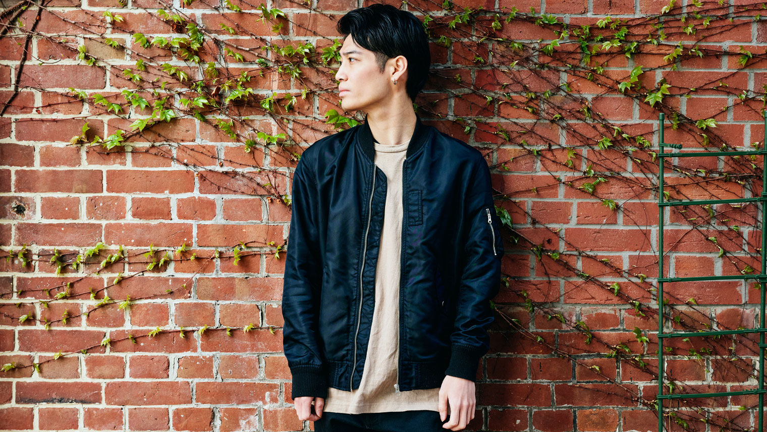 注意ポイントはこれだけ！布＆革の異素材ミックス「スタジャン」のお手入れ方法