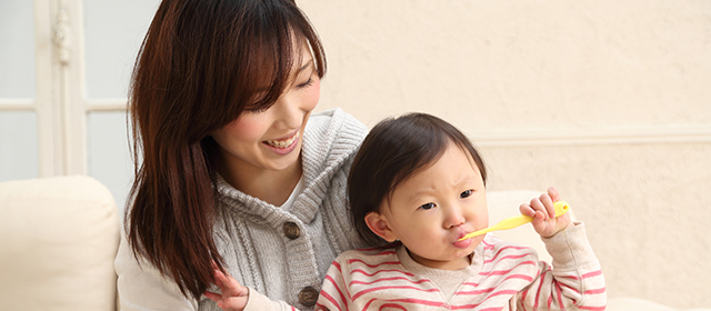 子どものむし歯を防ぎたい!自分みがき、仕上げみがきのポイント