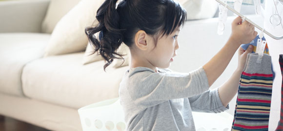 部屋干しをスピード乾燥!角ハンガーを使った「アーチ干し」のすすめ