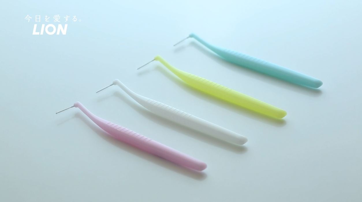 隙間の広さが大きく異なる場合は、数種類の歯間ブラシを使い分ける