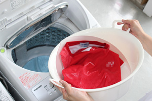 洗剤液ごと洗濯機で洗う