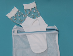 透け感などのデリケートな素材のソックスは、洗濯ネットに入れる