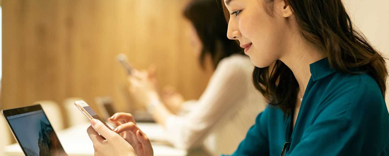 目の疲れが気になる時は要注意!スマホ時代の角膜ケア