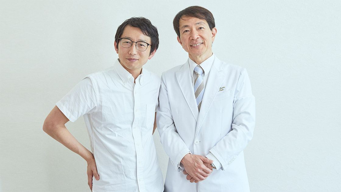 加藤先生(右)とライター・斎藤(左)